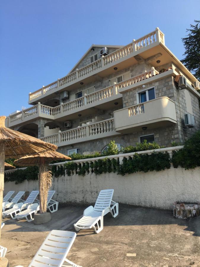 Apartments Palace Mira Mare Tivat Exterior foto