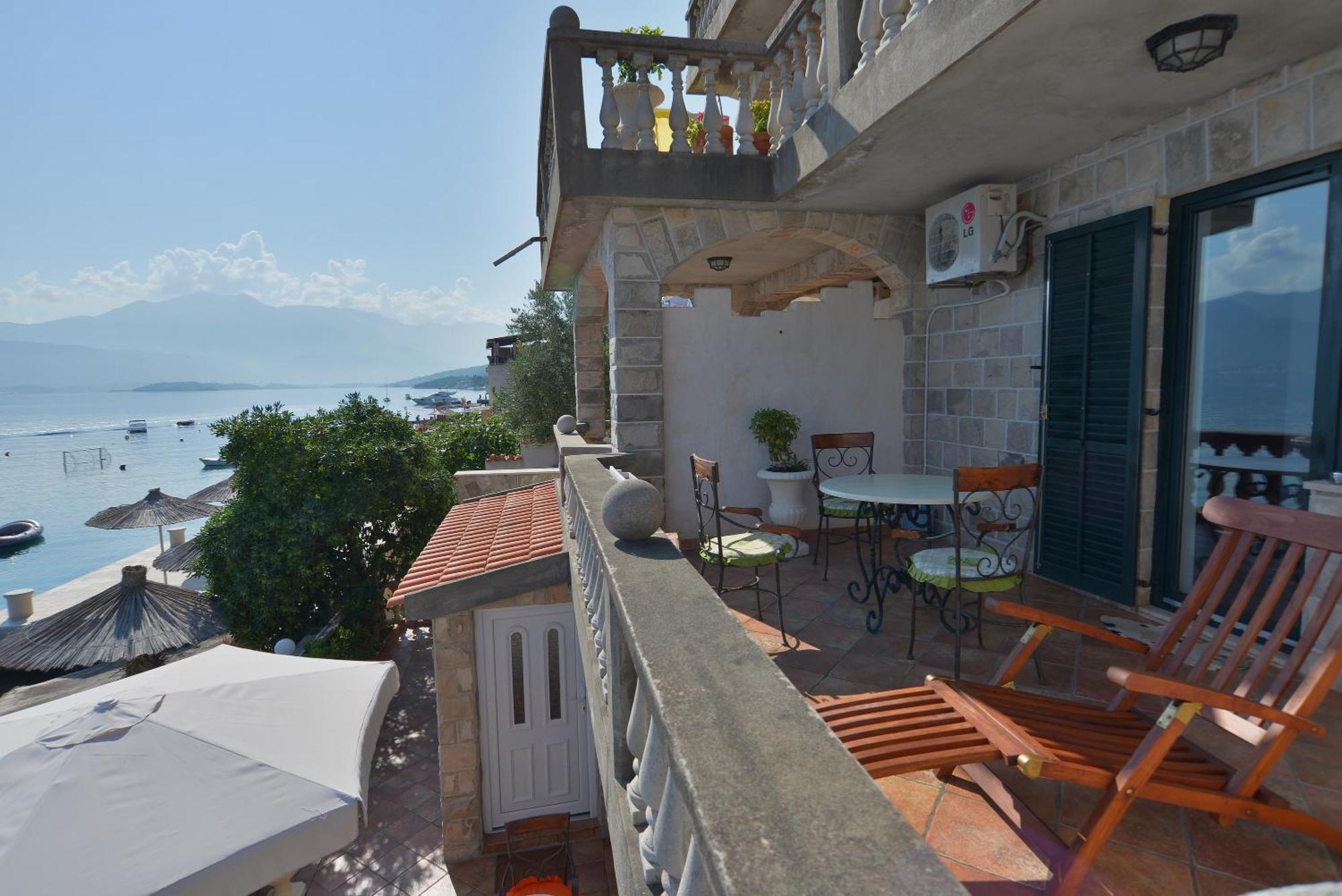 Apartments Palace Mira Mare Tivat Habitación foto