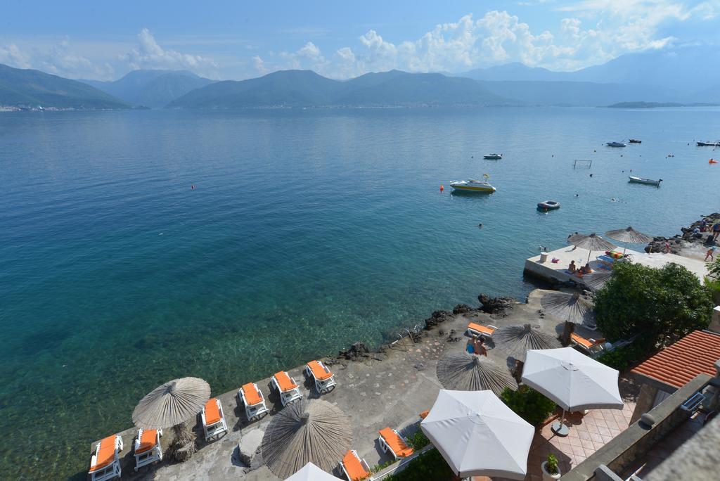Apartments Palace Mira Mare Tivat Exterior foto