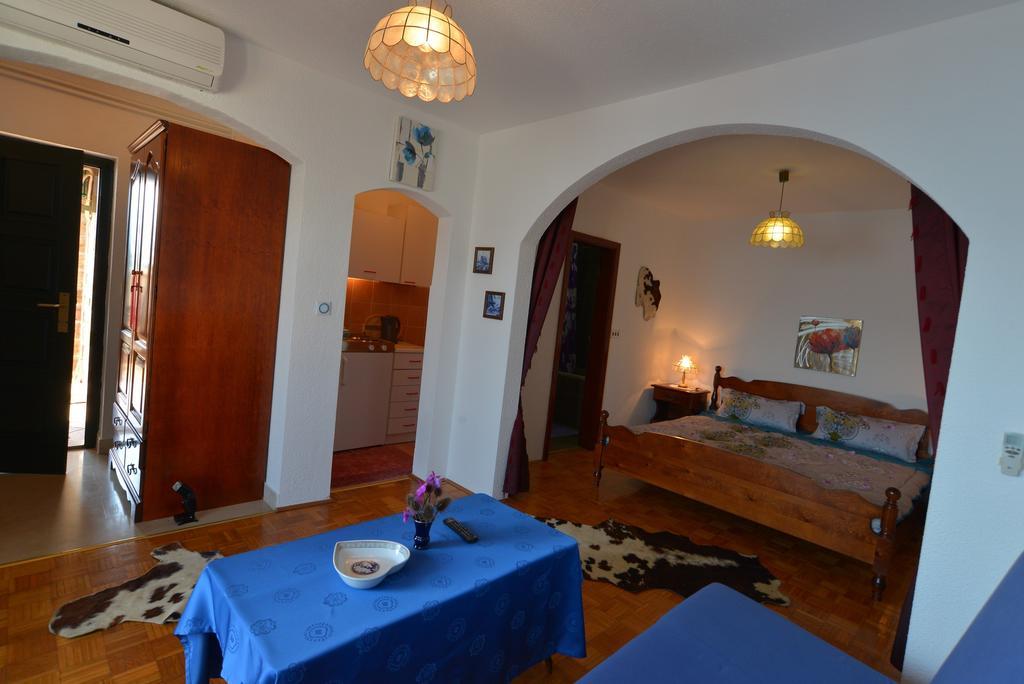 Apartments Palace Mira Mare Tivat Exterior foto