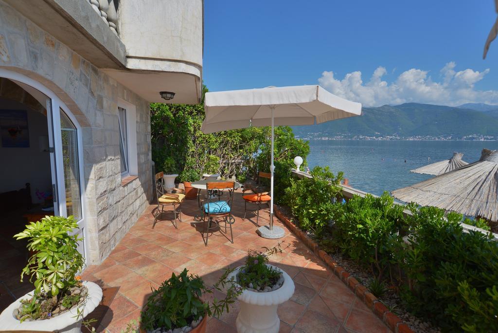 Apartments Palace Mira Mare Tivat Habitación foto