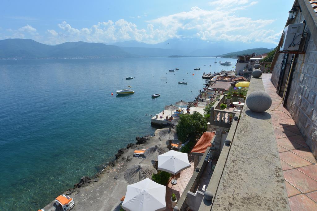Apartments Palace Mira Mare Tivat Exterior foto
